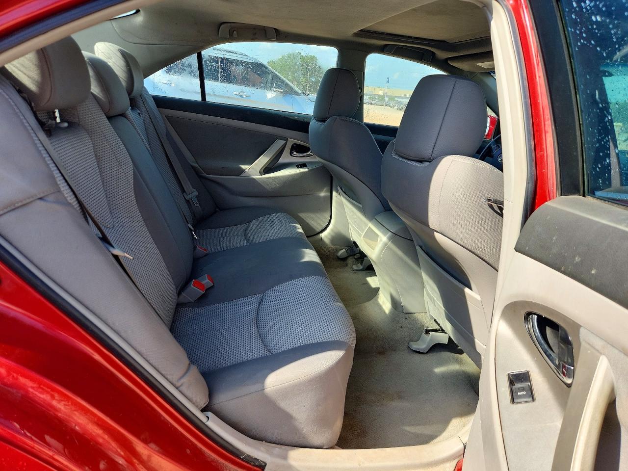 2011 TOYOTA CAMRY SE photo 10