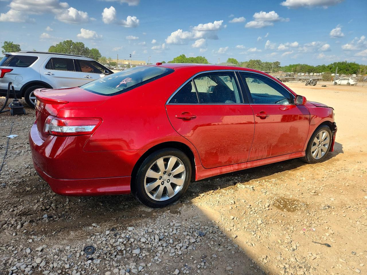 2011 TOYOTA CAMRY SE photo 3