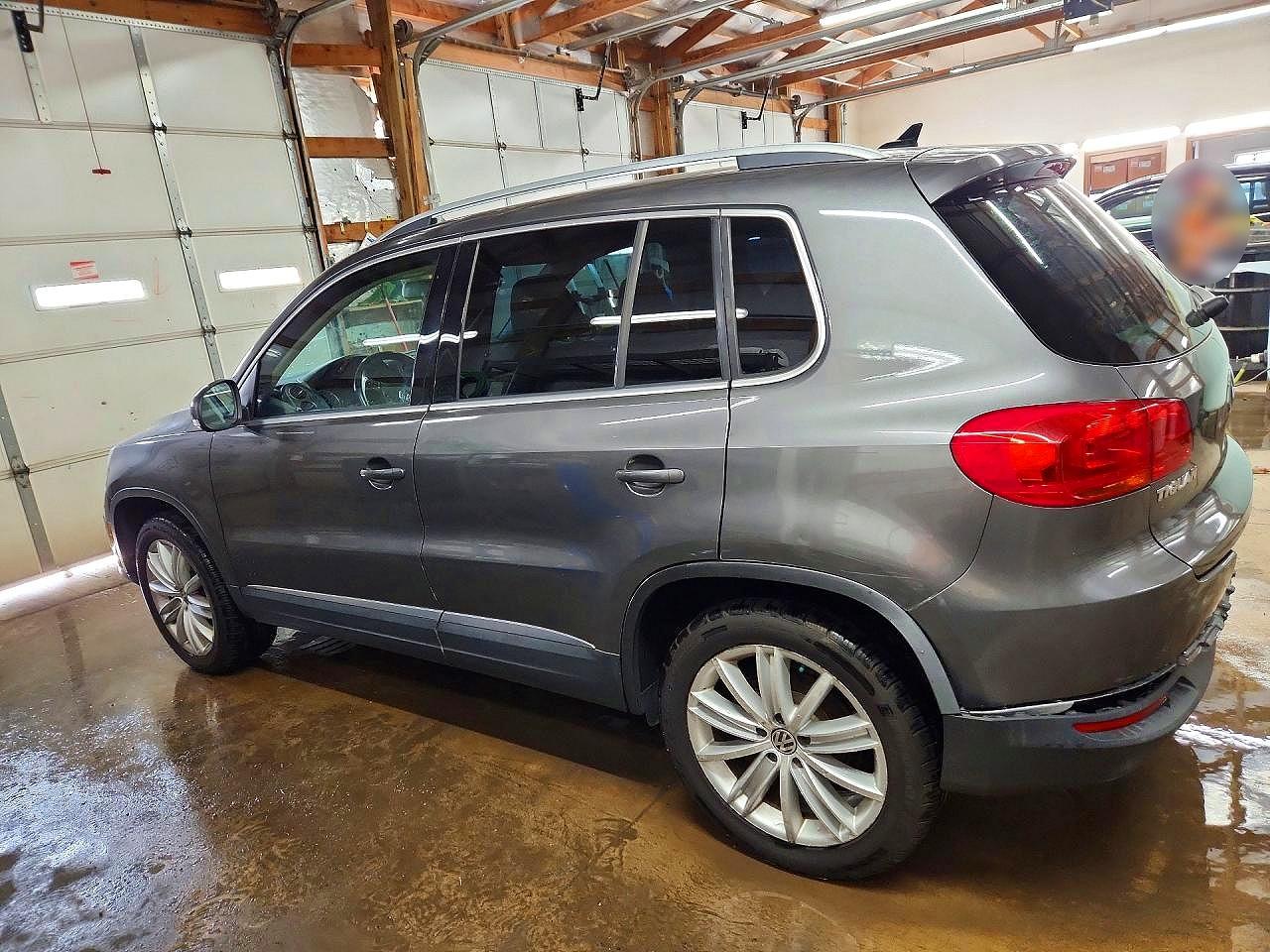 2012 VOLKSWAGEN TIGUAN S photo 2
