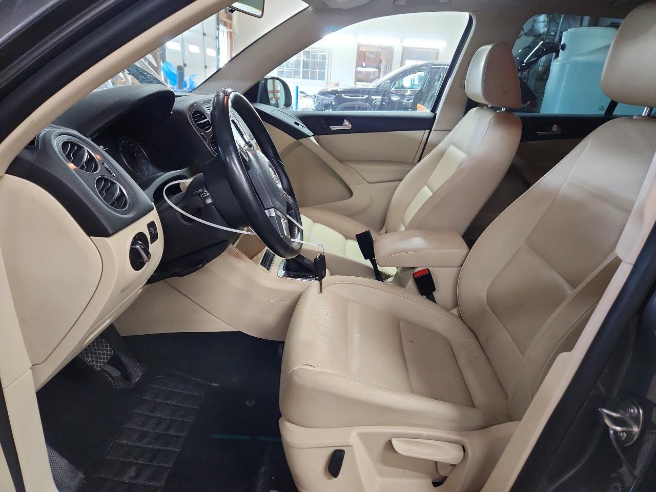 2012 VOLKSWAGEN TIGUAN S photo 7