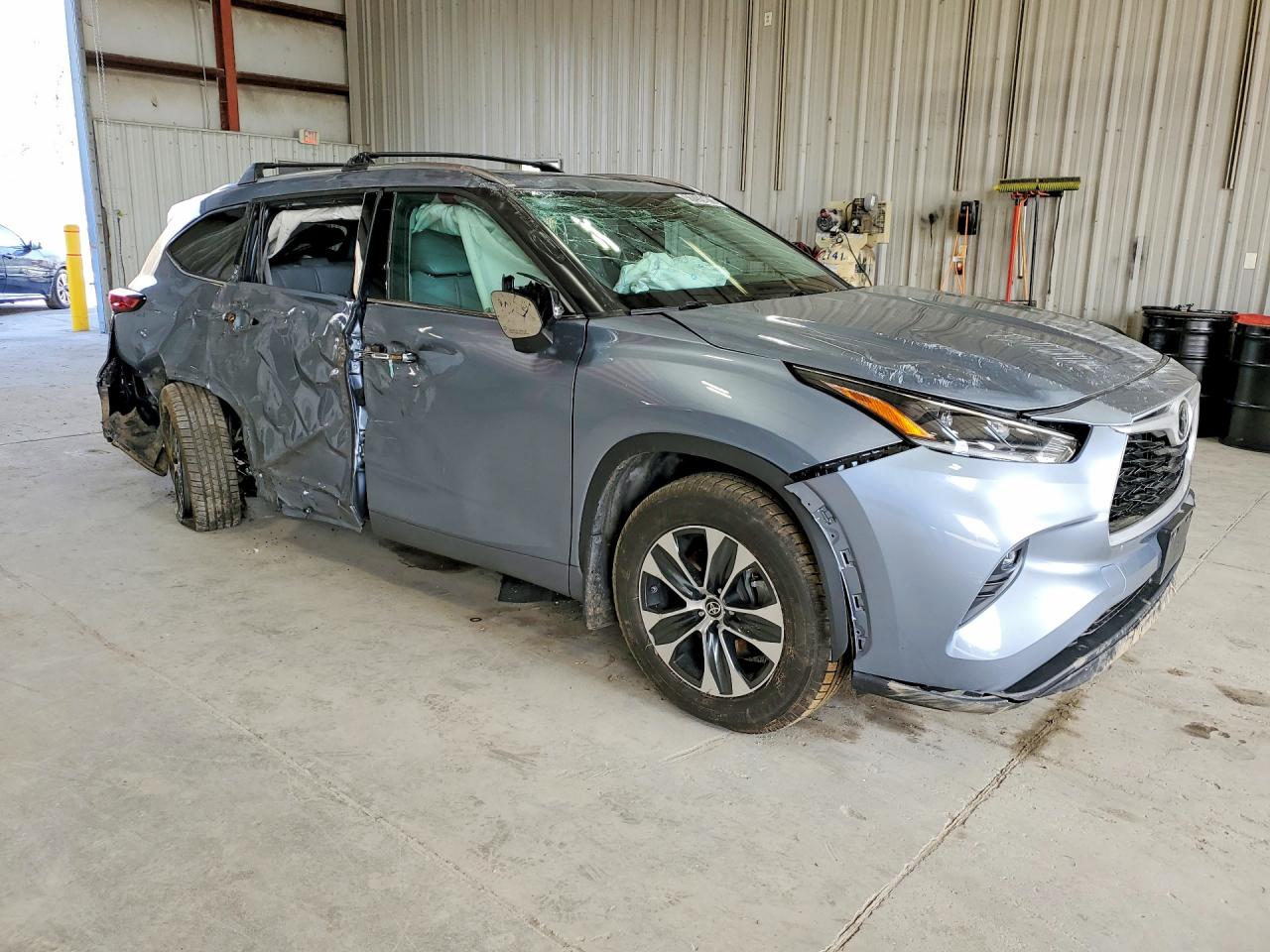 2021 TOYOTA HIGHLANDER XLE photo 7