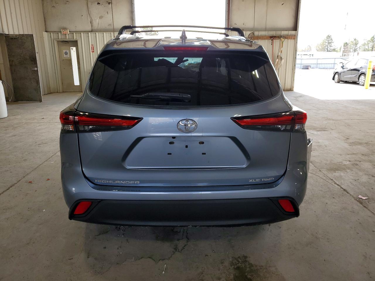 2021 TOYOTA HIGHLANDER XLE photo 11
