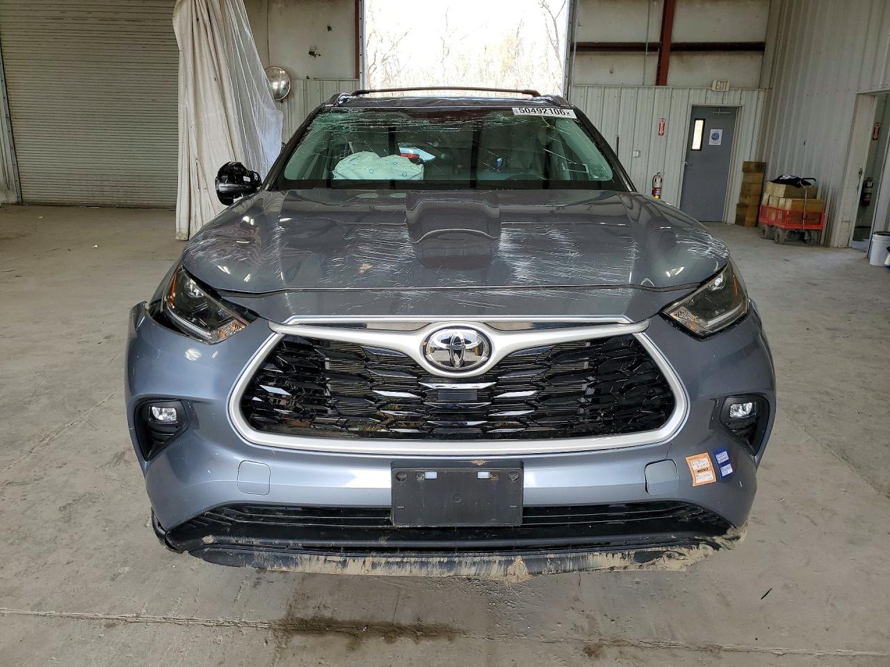 2021 TOYOTA HIGHLANDER XLE photo 9