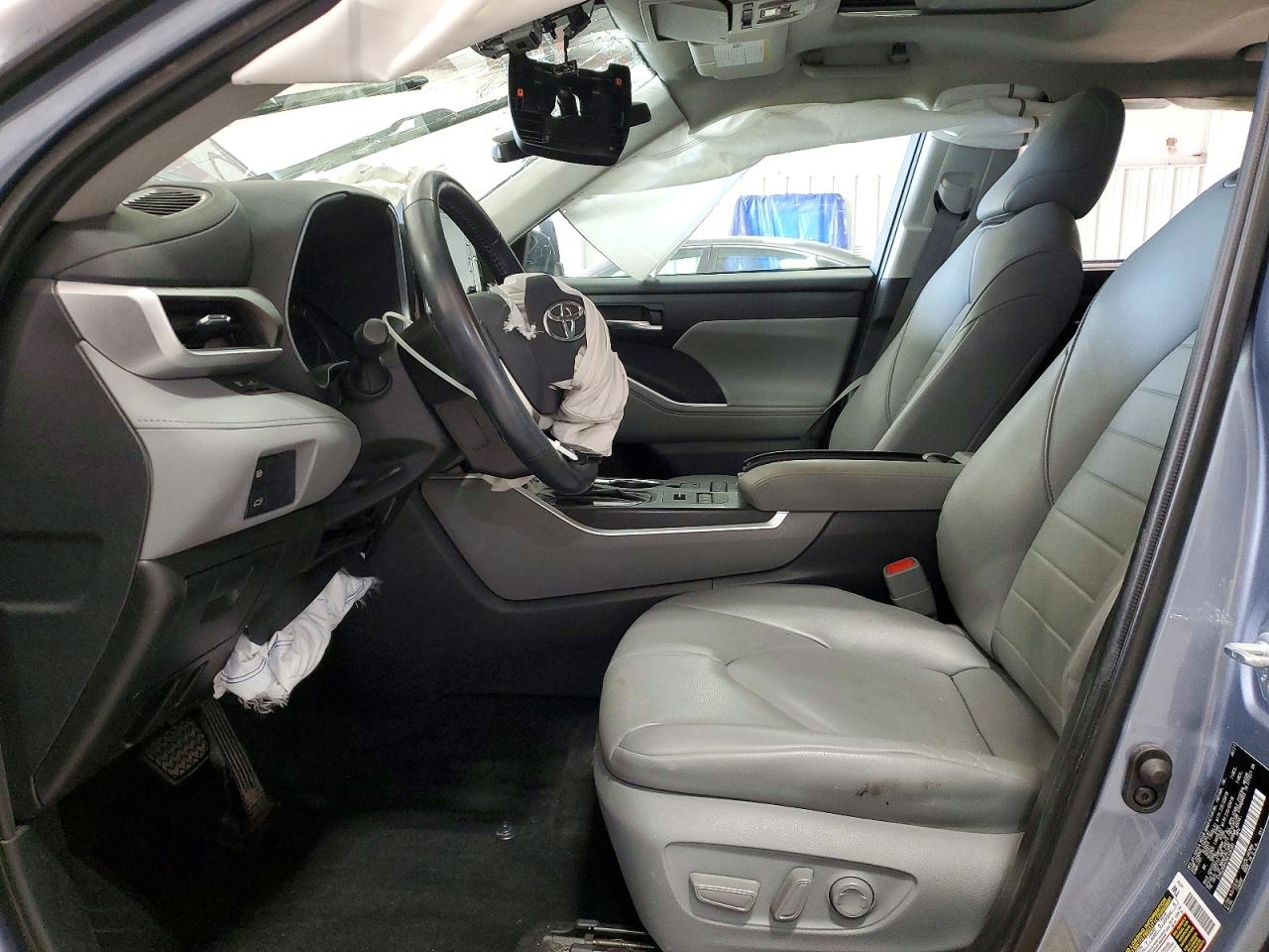 2021 TOYOTA HIGHLANDER XLE photo 13