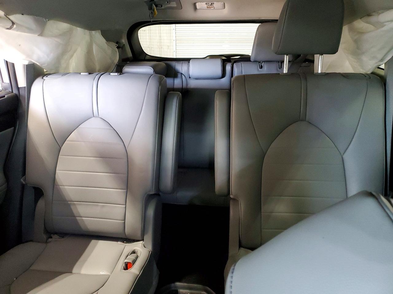 2021 TOYOTA HIGHLANDER XLE photo 19
