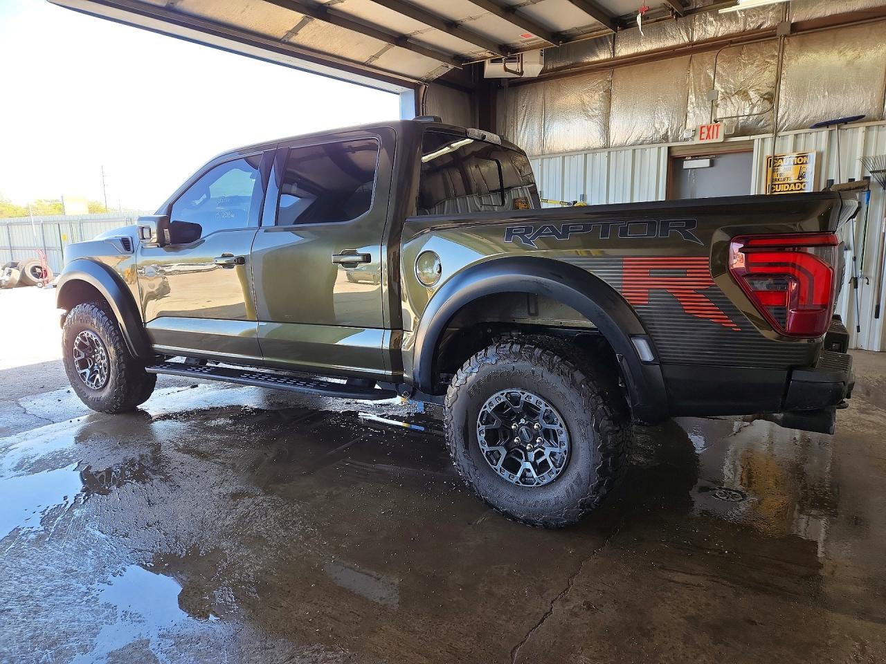 2025 FORD F150 RAPTOR photo 2
