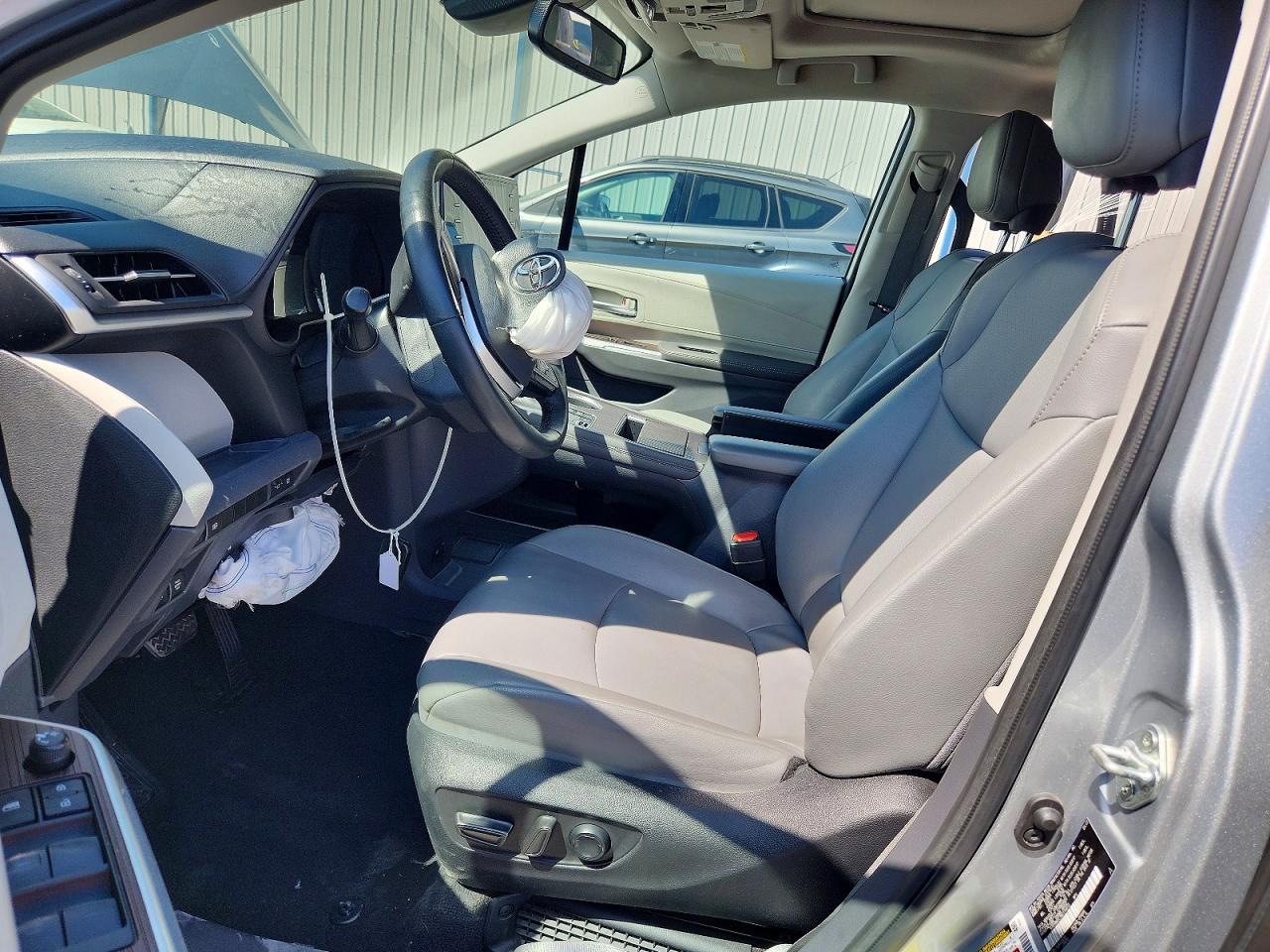2022 TOYOTA SIENNA XLE photo 13