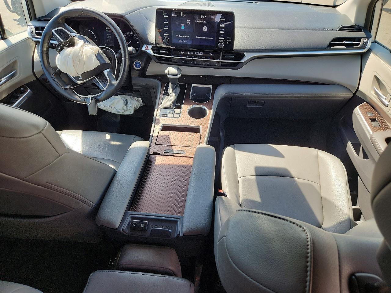 2022 TOYOTA SIENNA XLE photo 15