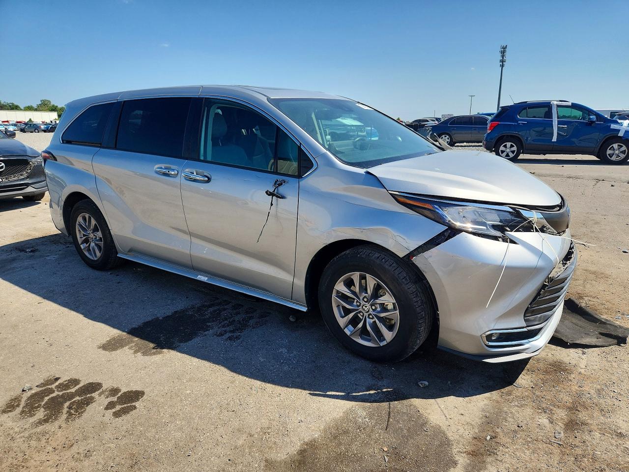 2022 TOYOTA SIENNA XLE photo 7