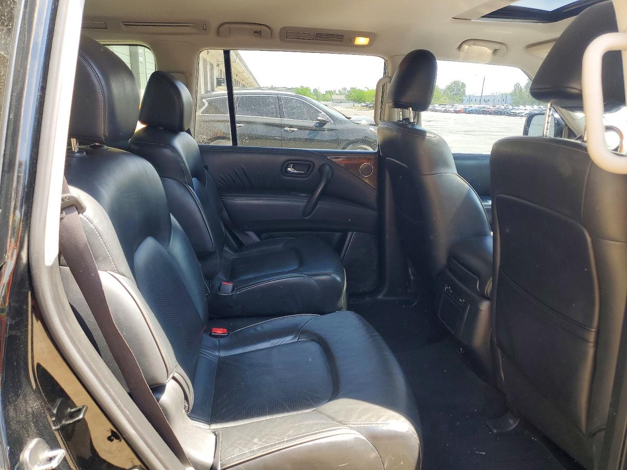 2017 INFINITI QX80 BASE photo 31