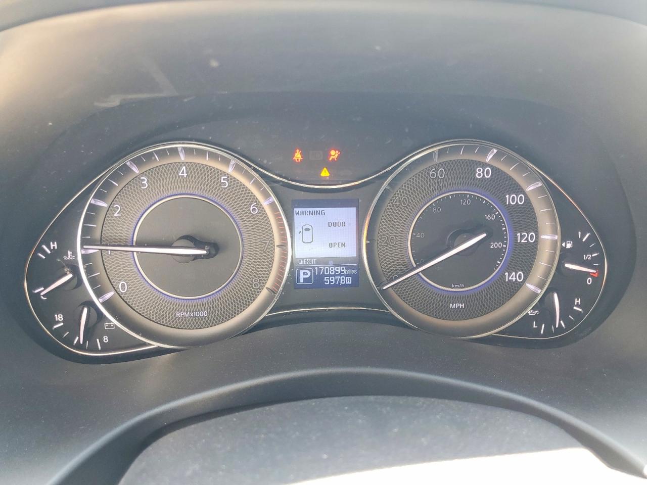 2017 INFINITI QX80 BASE photo 25