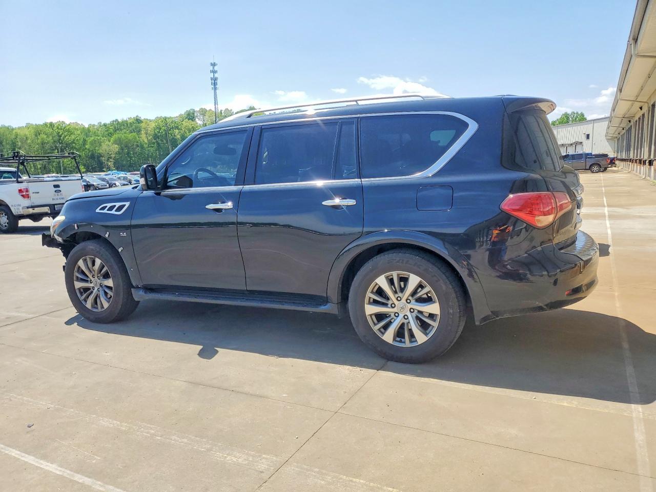 2017 INFINITI QX80 BASE photo 4
