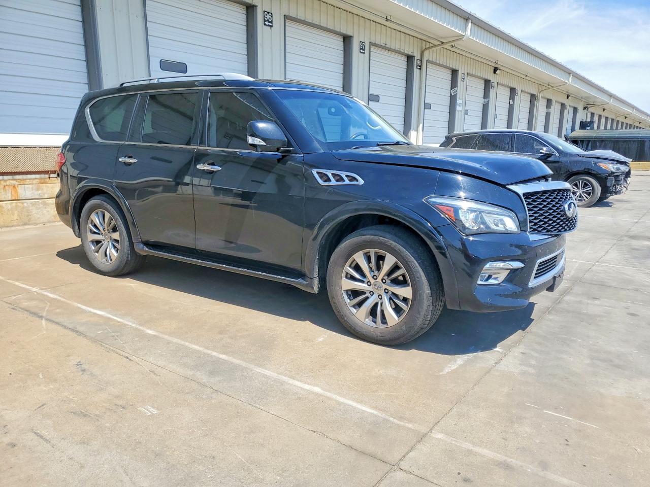 2017 INFINITI QX80 BASE photo 10