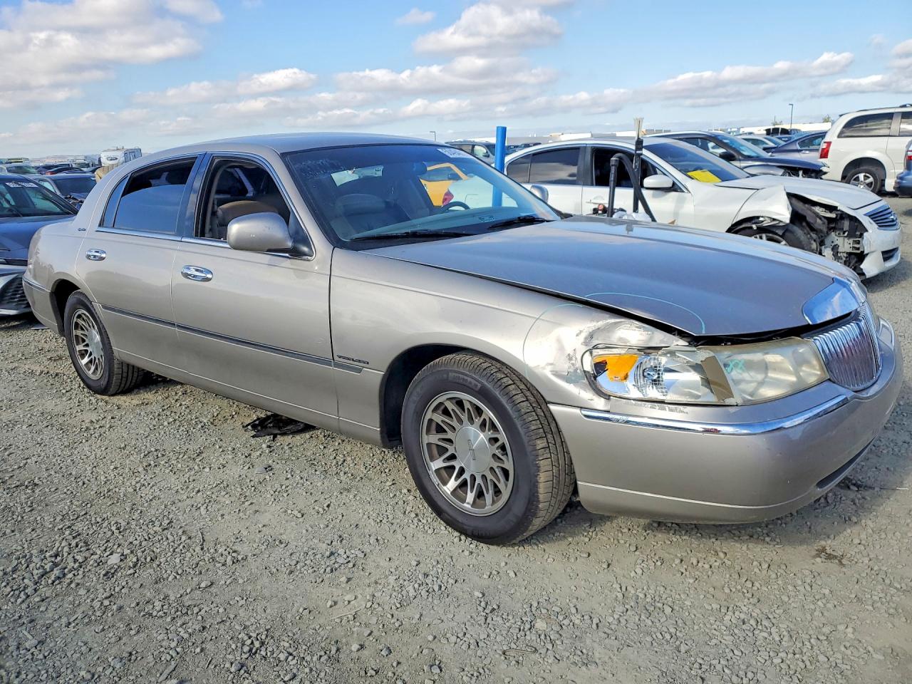 2000 LINCOLN TOWN CAR SIGNATURE photo 7