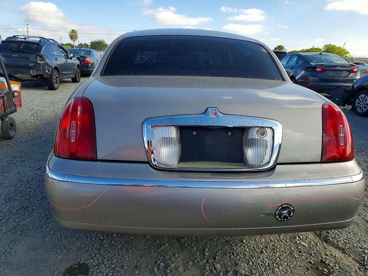 2000 LINCOLN TOWN CAR SIGNATURE photo 11