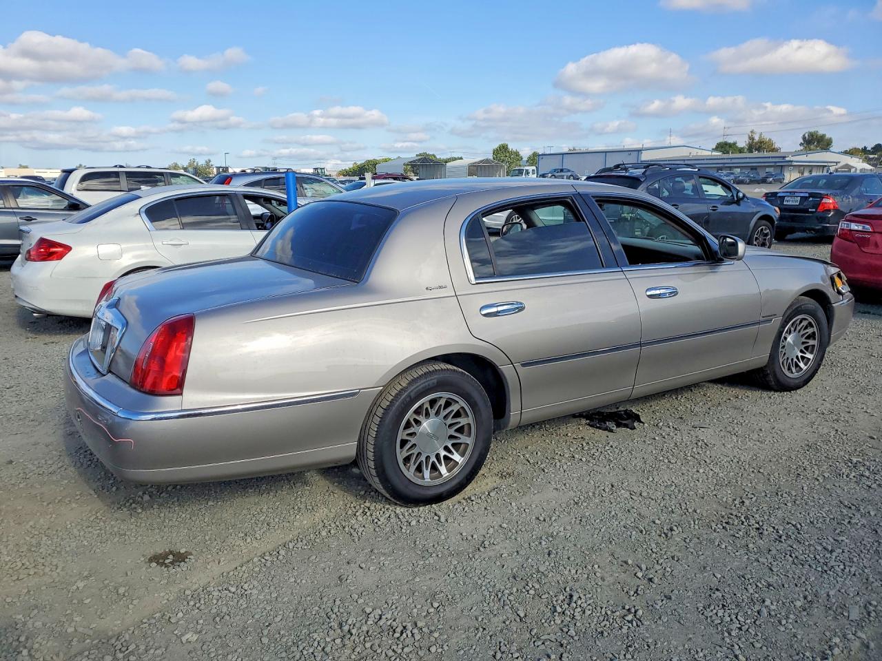 2000 LINCOLN TOWN CAR SIGNATURE photo 5