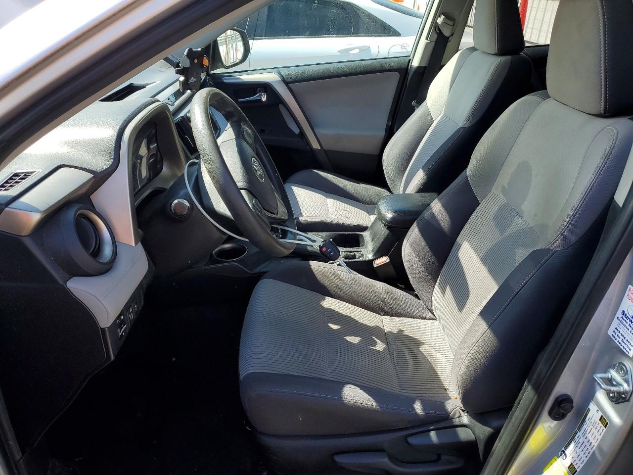 2015 TOYOTA RAV4 XLE photo 7