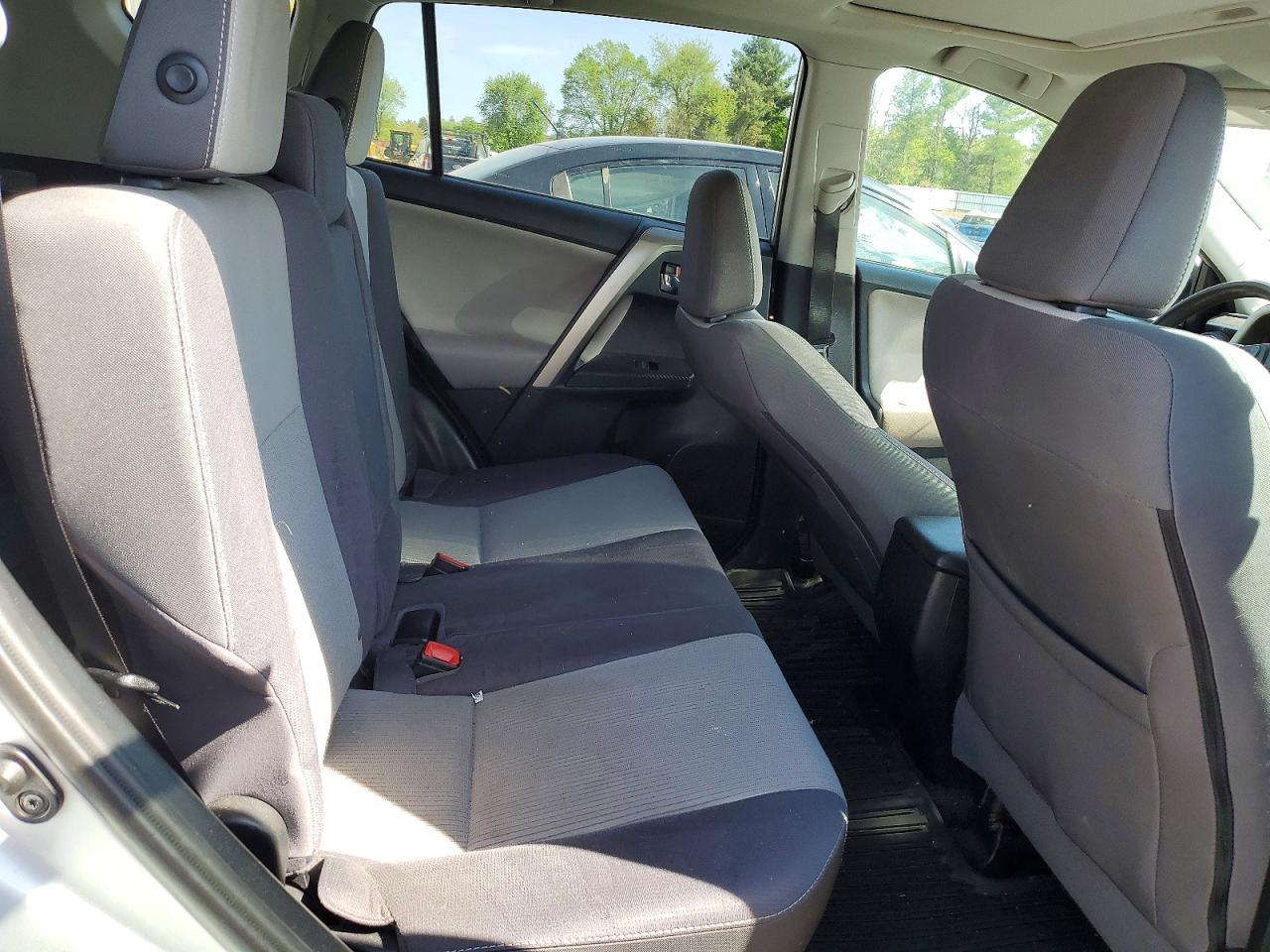 2015 TOYOTA RAV4 XLE photo 10