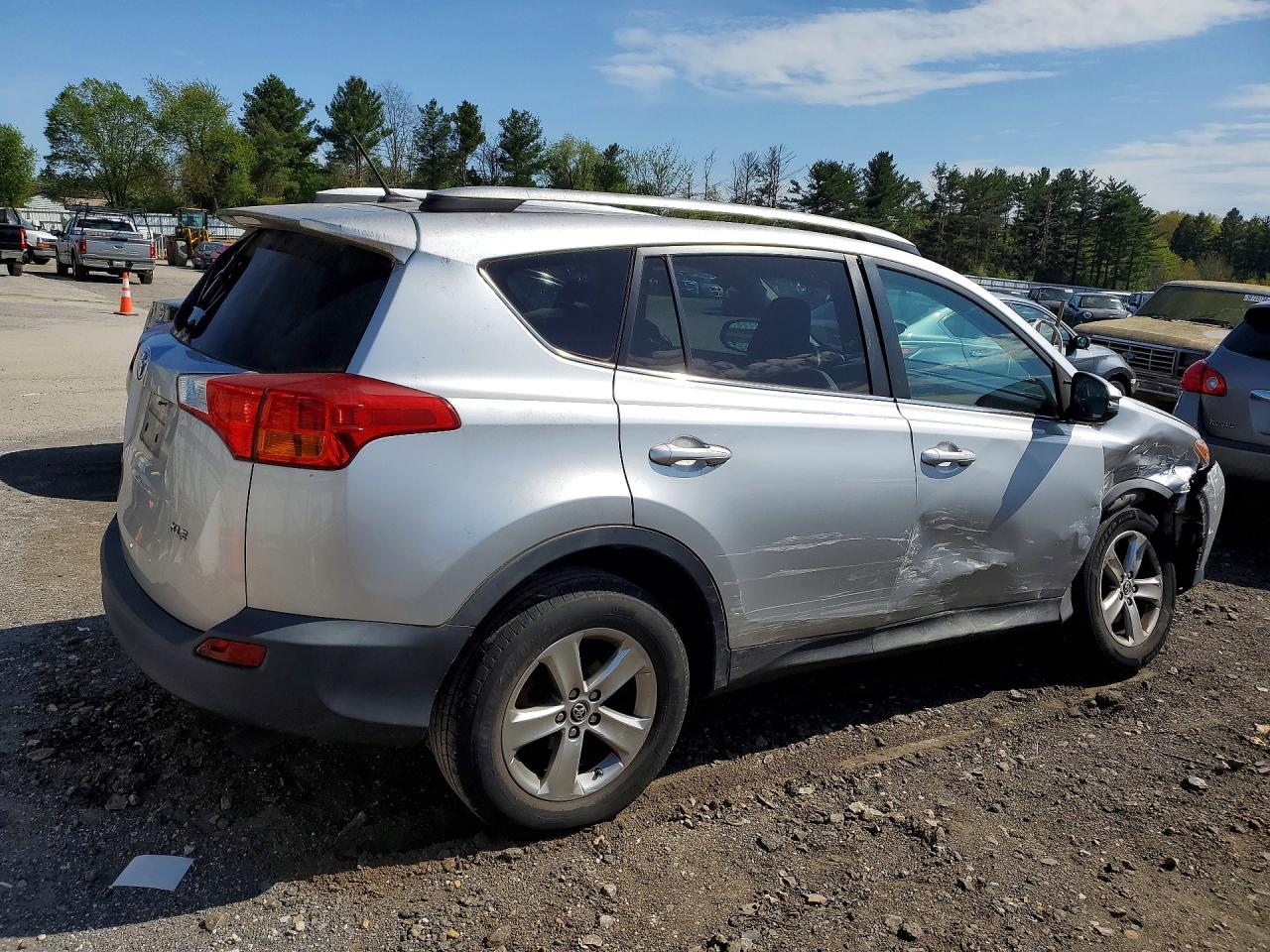 2015 TOYOTA RAV4 XLE photo 3