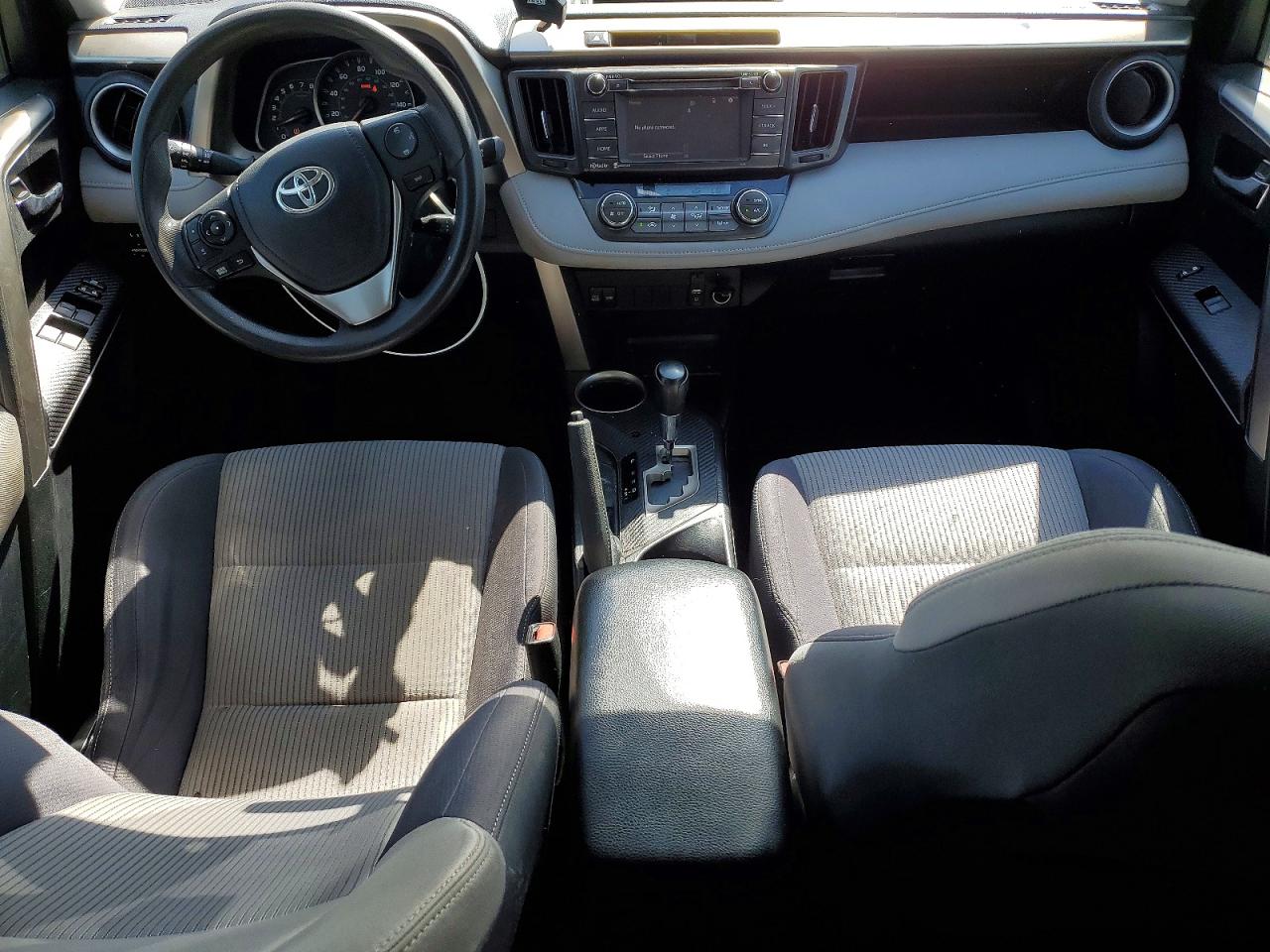 2015 TOYOTA RAV4 XLE photo 8