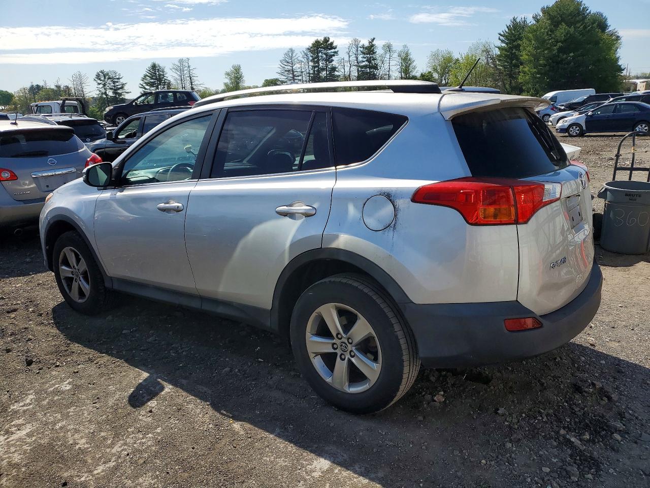 2015 TOYOTA RAV4 XLE photo 2