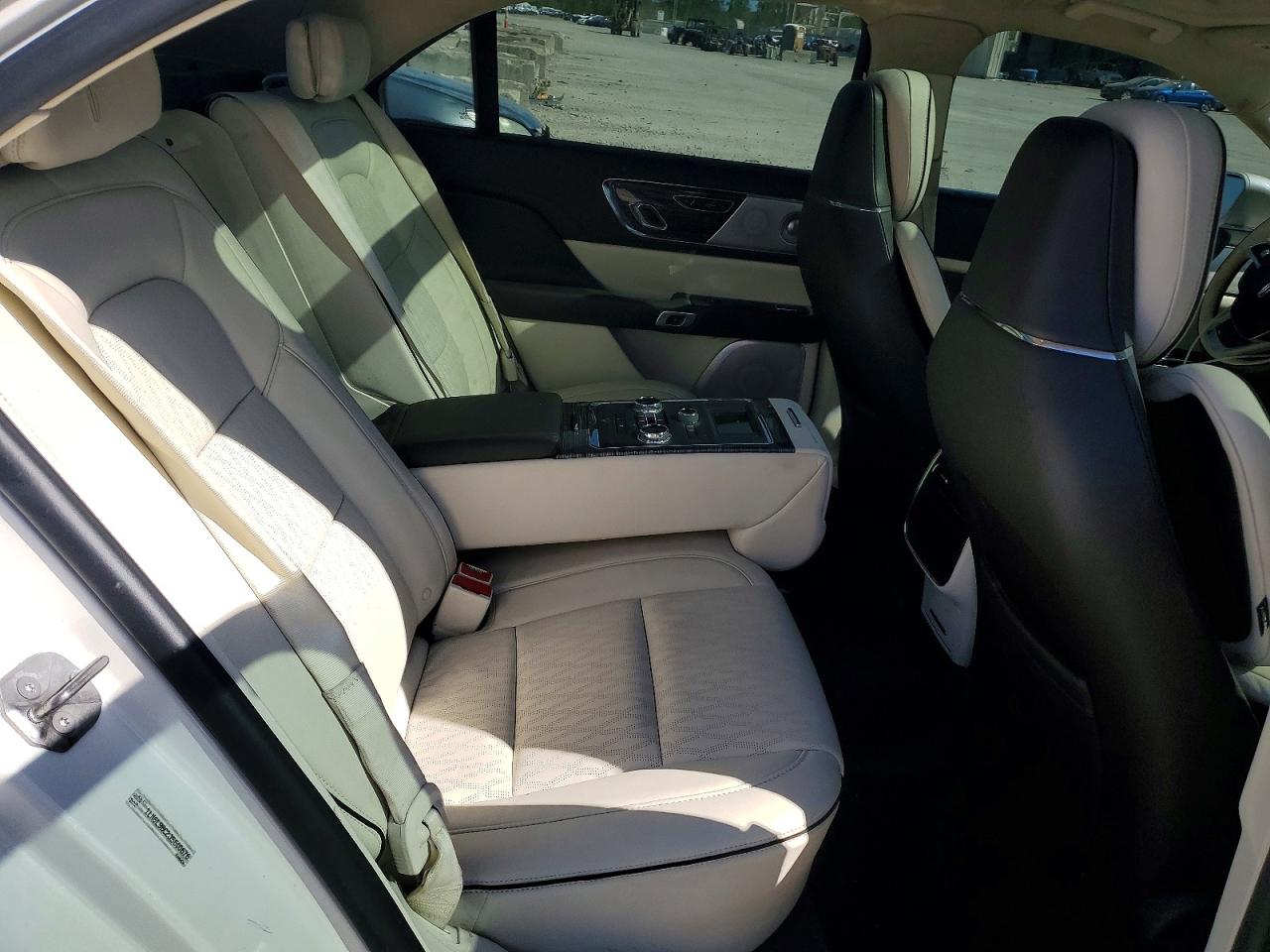 2018 LINCOLN CONTINENTAL BLACK LABEL photo 28