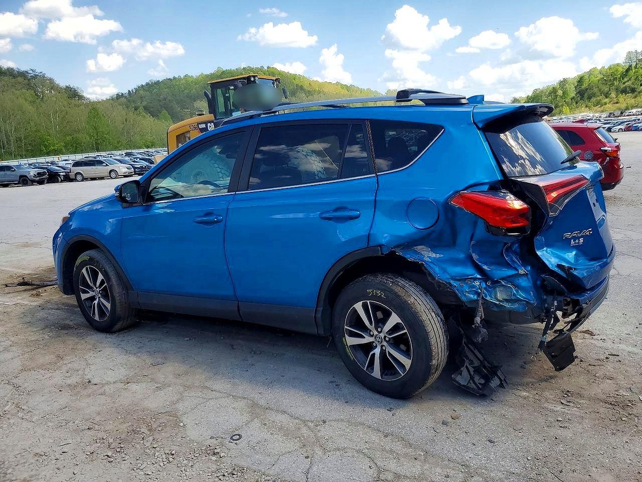 2018 TOYOTA RAV4 XLE photo 3