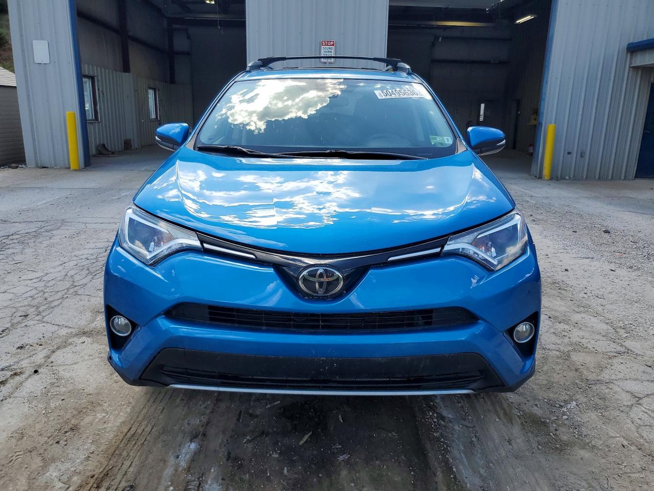 2018 TOYOTA RAV4 XLE photo 9