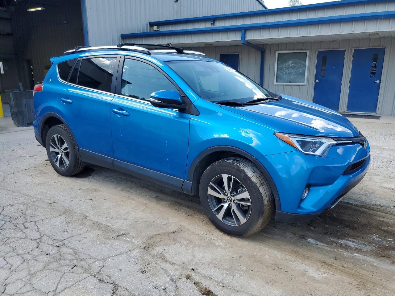 2018 TOYOTA RAV4 XLE photo 7