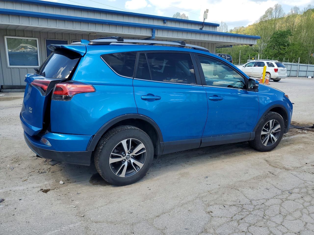 2018 TOYOTA RAV4 XLE photo 5