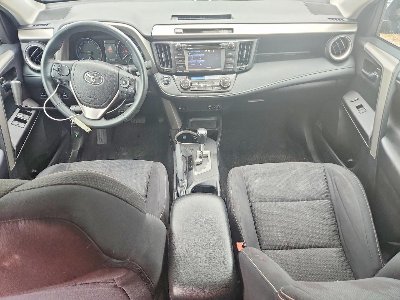 2018 TOYOTA RAV4 XLE photo 15