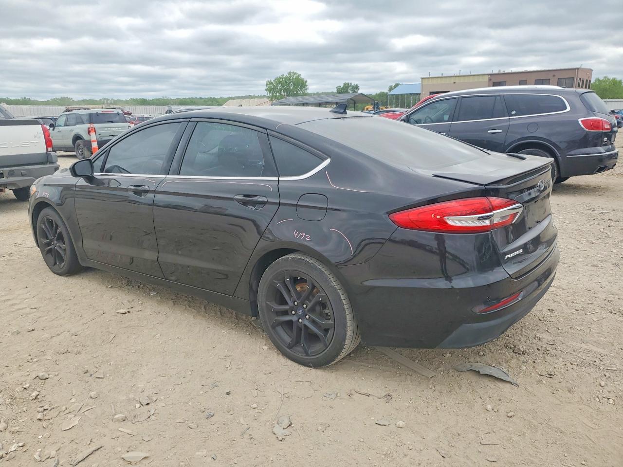2019 FORD FUSION SE photo 2