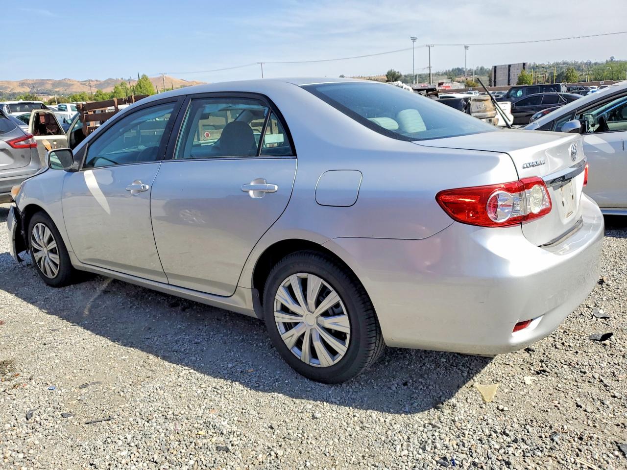 2013 TOYOTA COROLLA LE photo 3