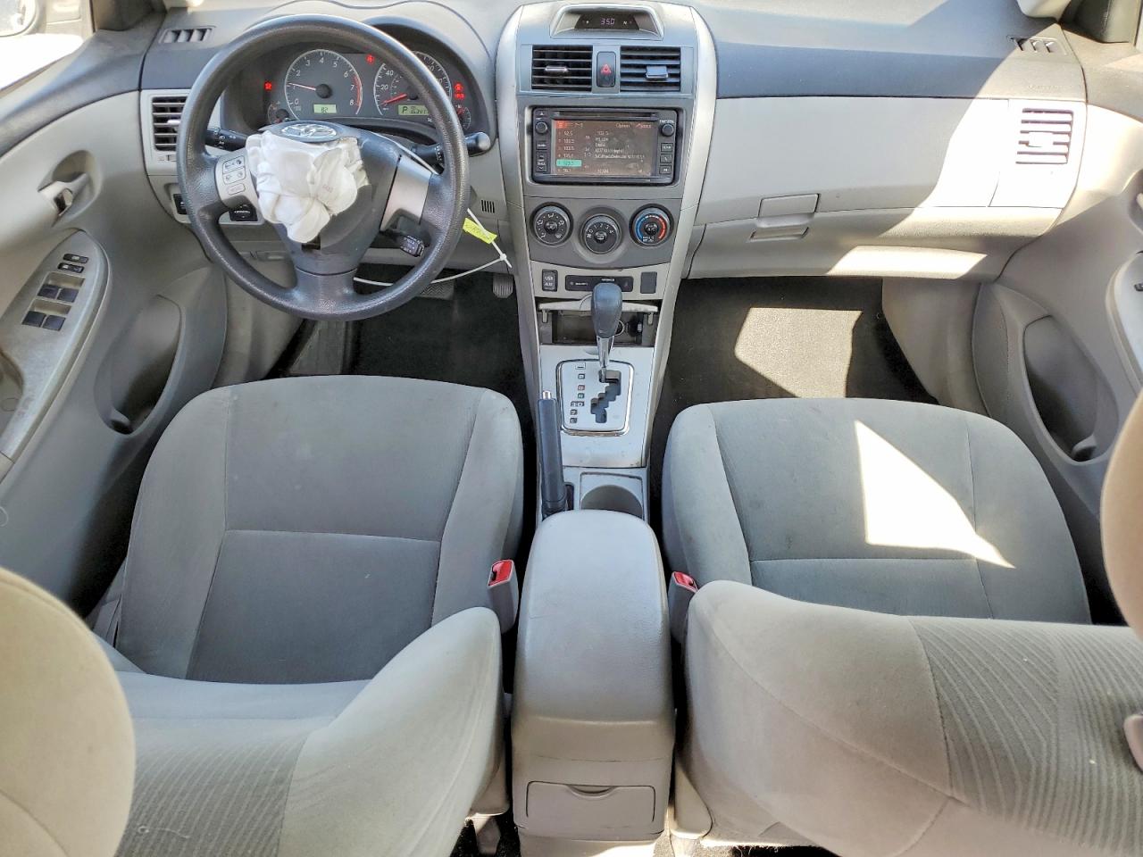 2013 TOYOTA COROLLA LE photo 15