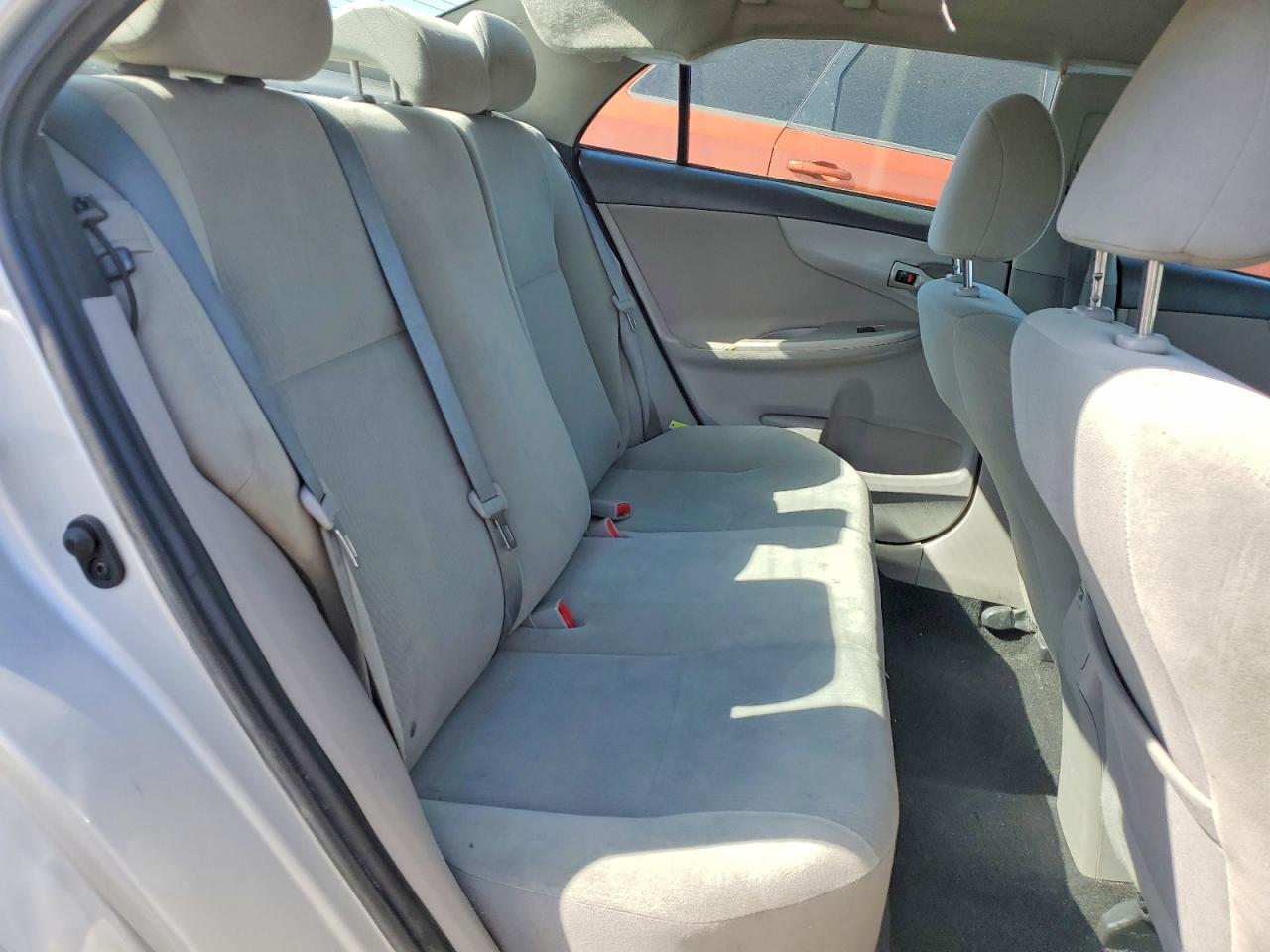 2013 TOYOTA COROLLA LE photo 19