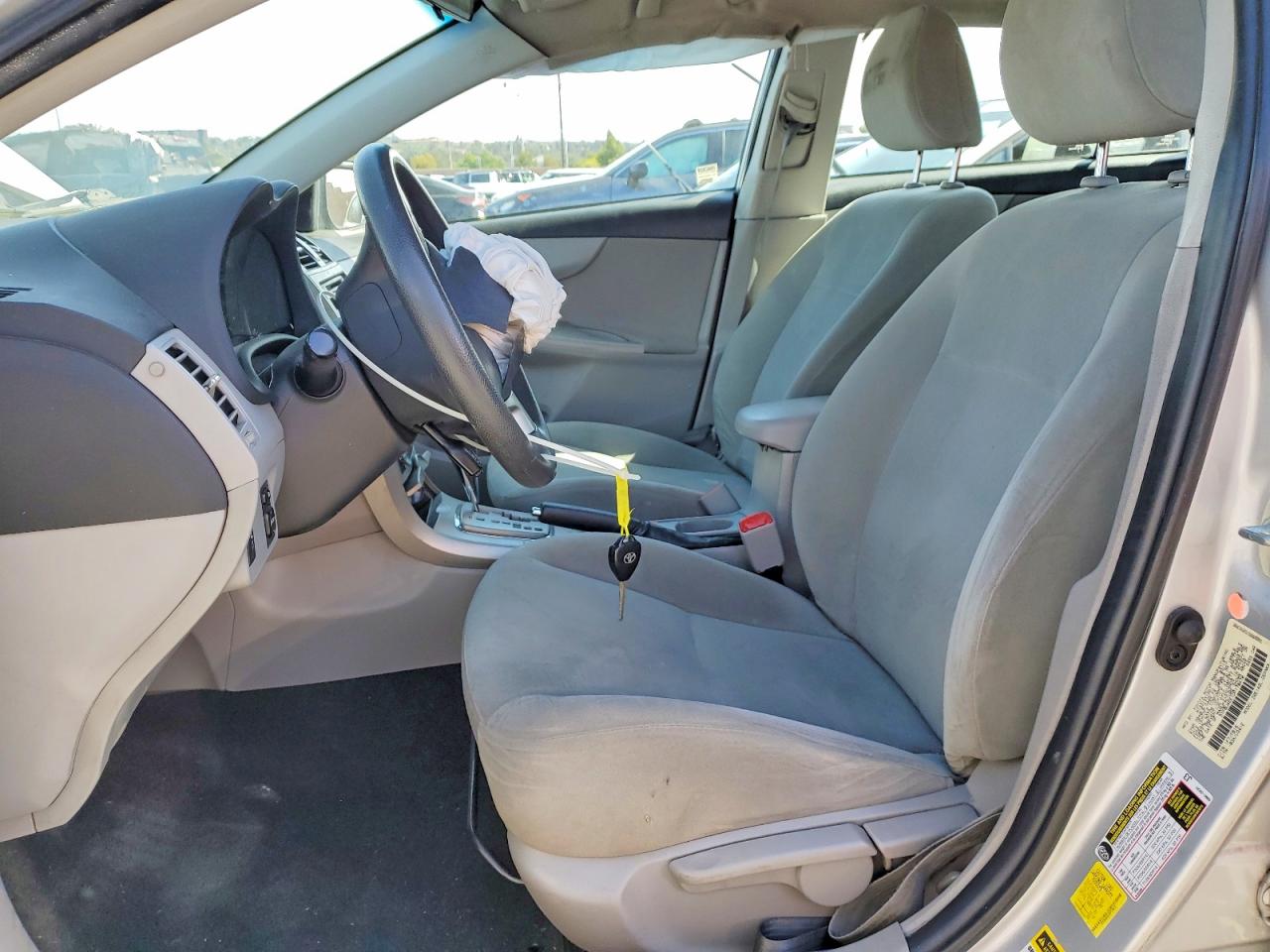 2013 TOYOTA COROLLA LE photo 13