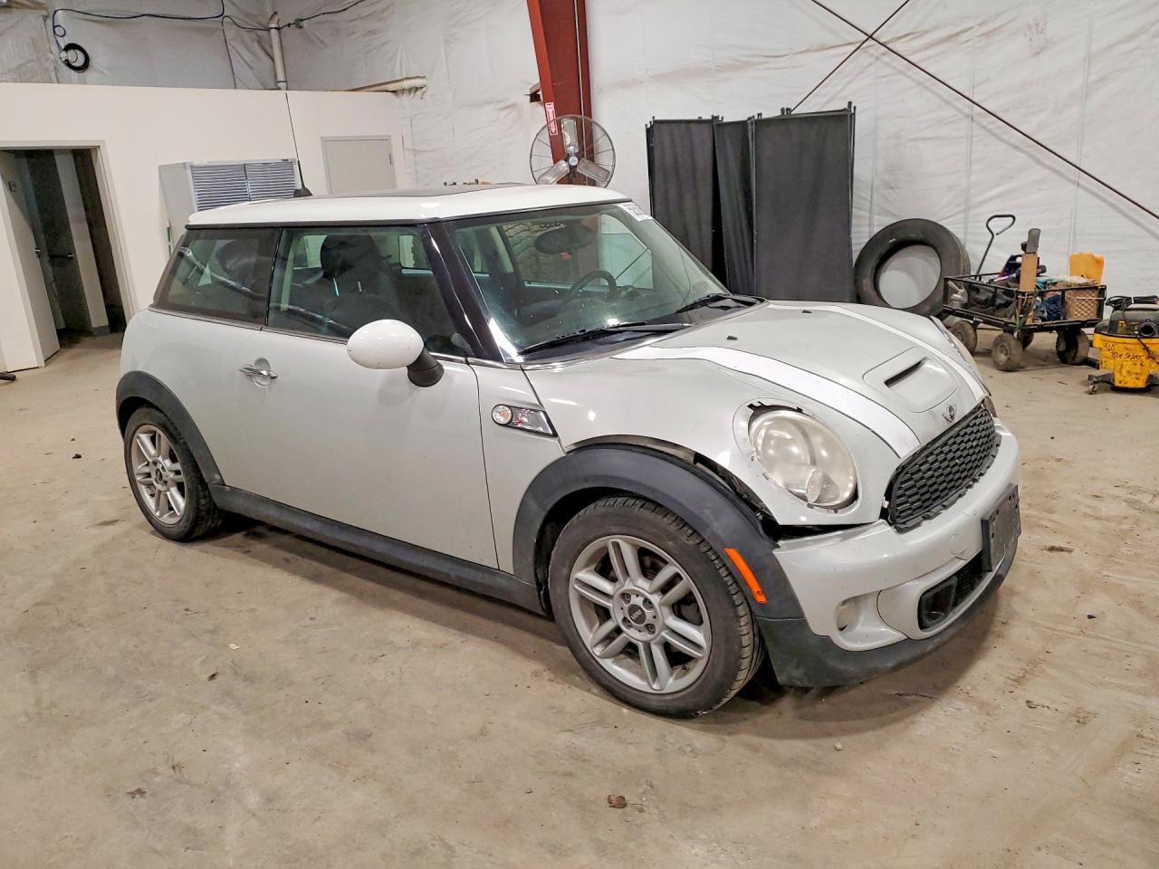 2011 MINI COOPER S photo 10