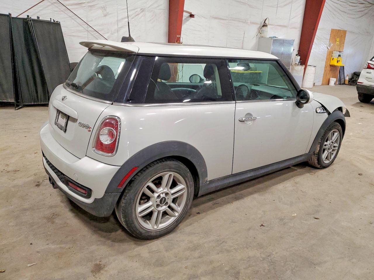 2011 MINI COOPER S photo 7