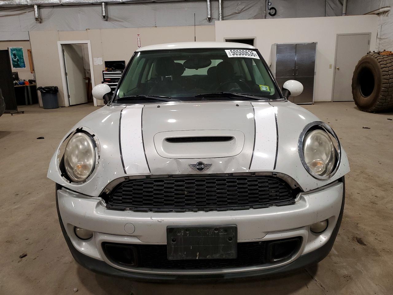 2011 MINI COOPER S photo 13