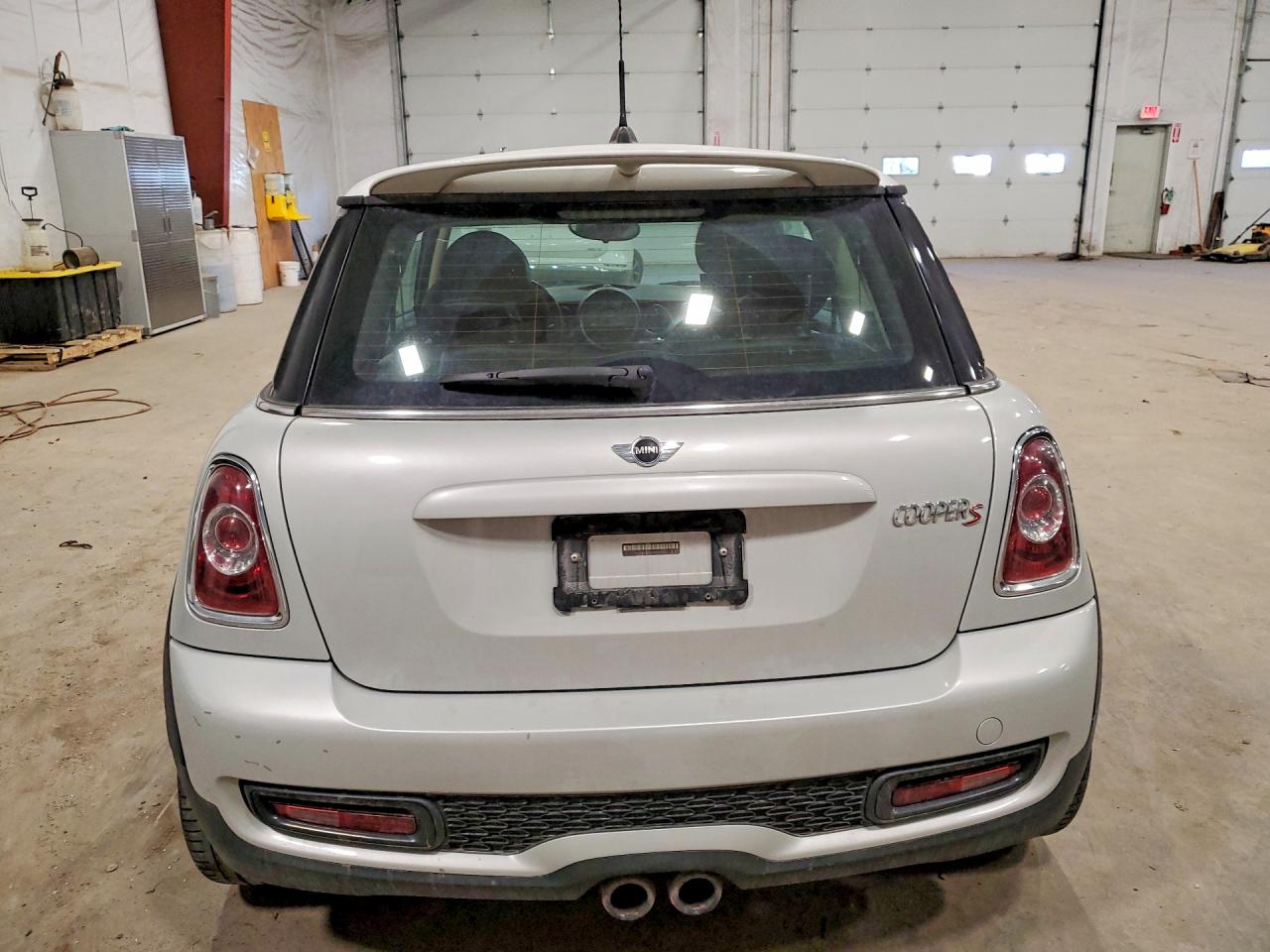 2011 MINI COOPER S photo 16