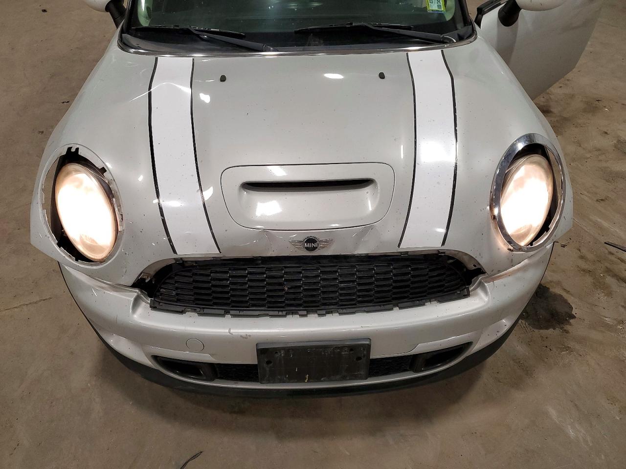 2011 MINI COOPER S photo 31