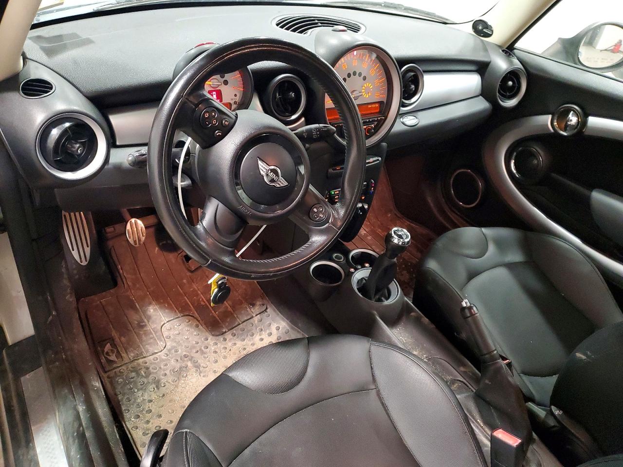 2011 MINI COOPER S photo 22