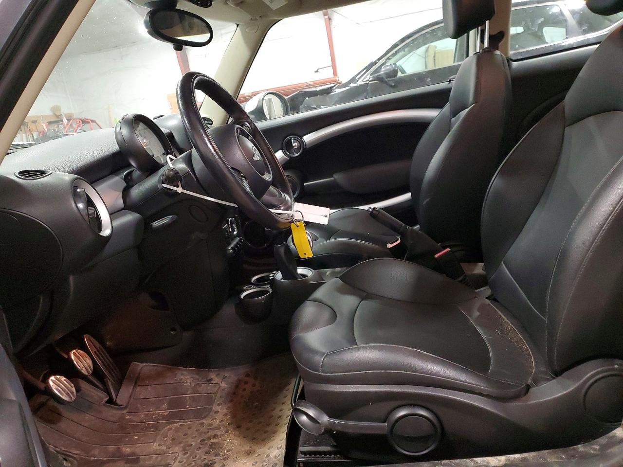 2011 MINI COOPER S photo 19
