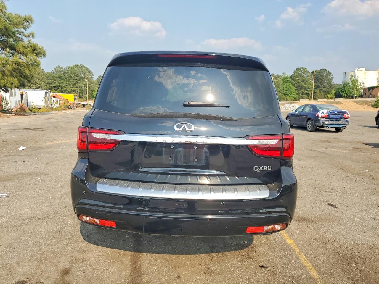 2022 INFINITI QX80 LUXE photo 16