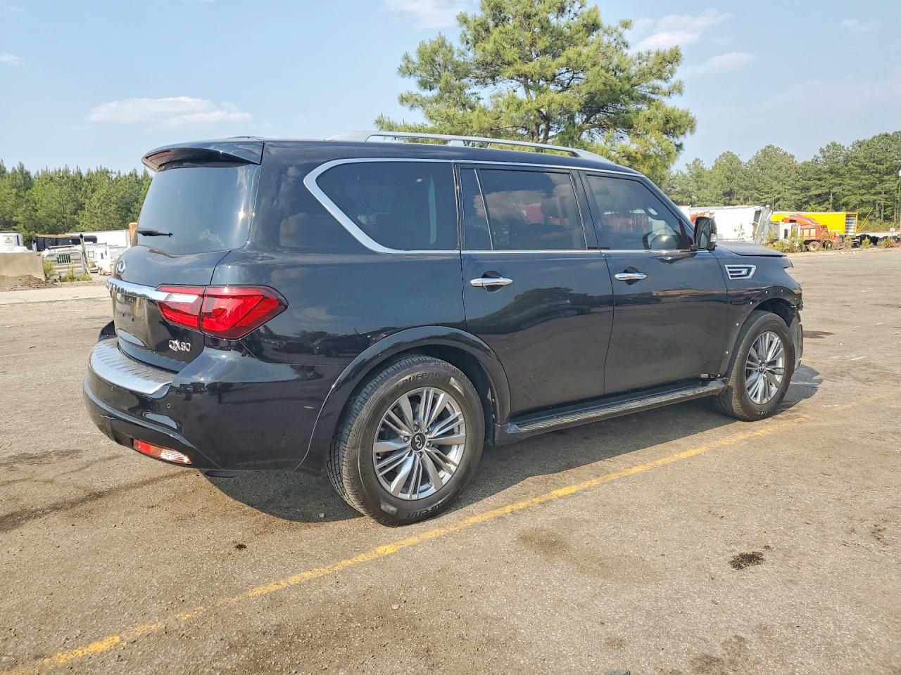 2022 INFINITI QX80 LUXE photo 7
