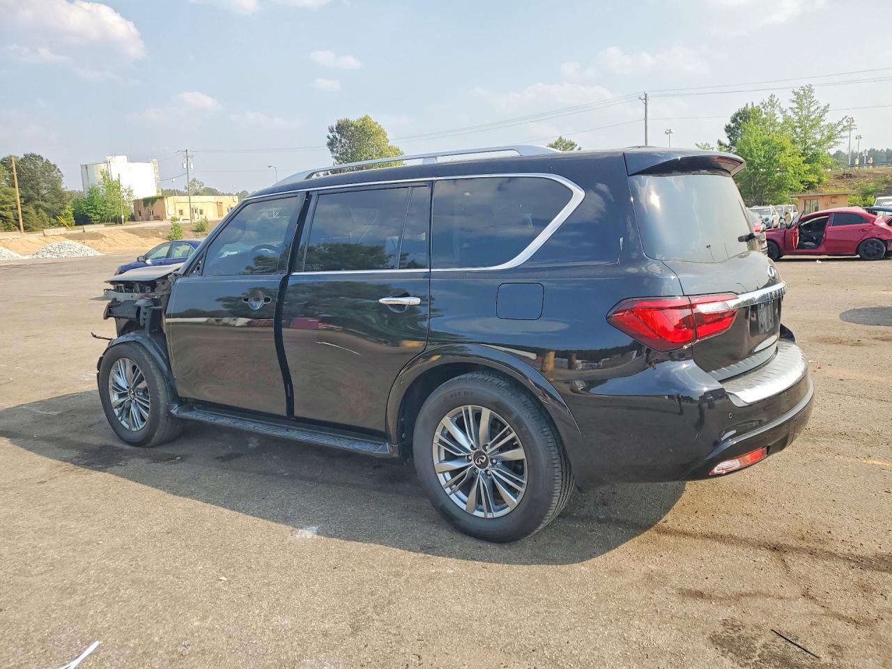 2022 INFINITI QX80 LUXE photo 4