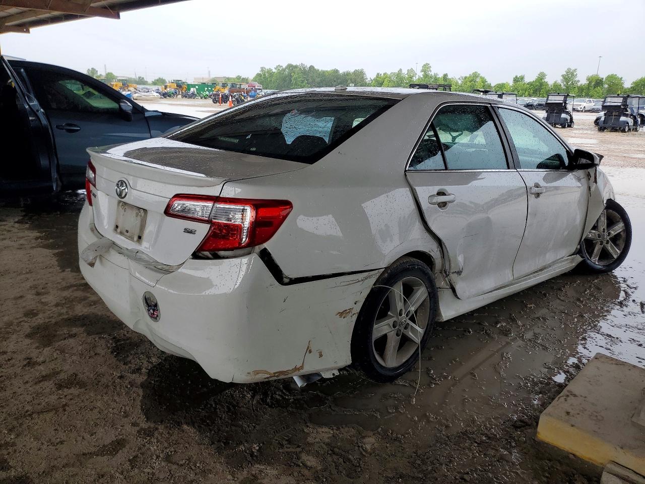 2012 TOYOTA CAMRY SE photo 7