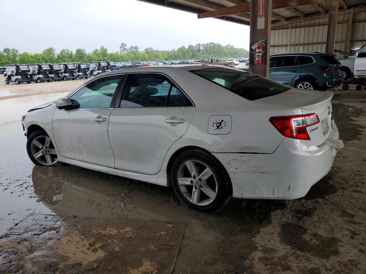 2012 TOYOTA CAMRY SE photo 4