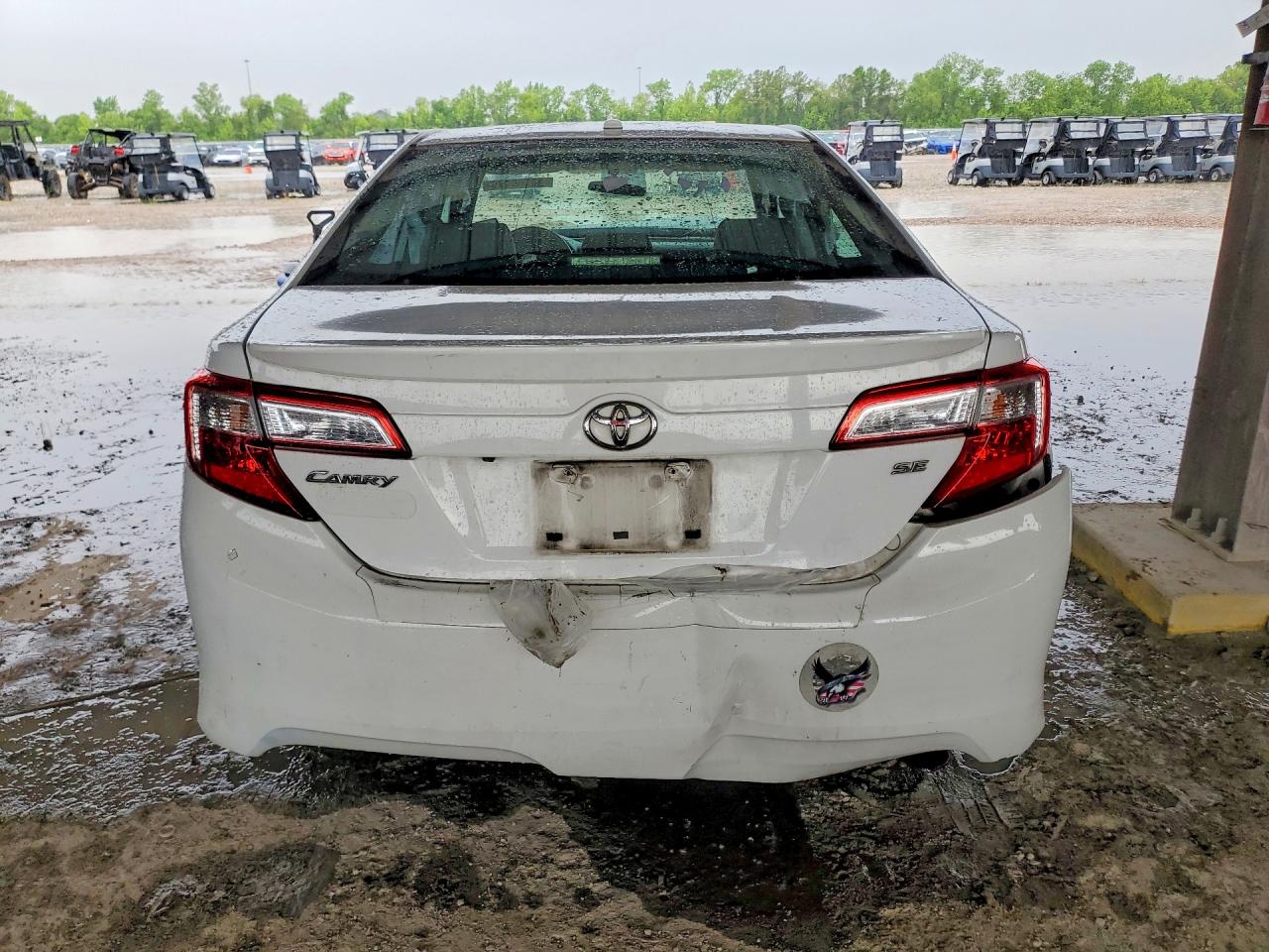 2012 TOYOTA CAMRY SE photo 16