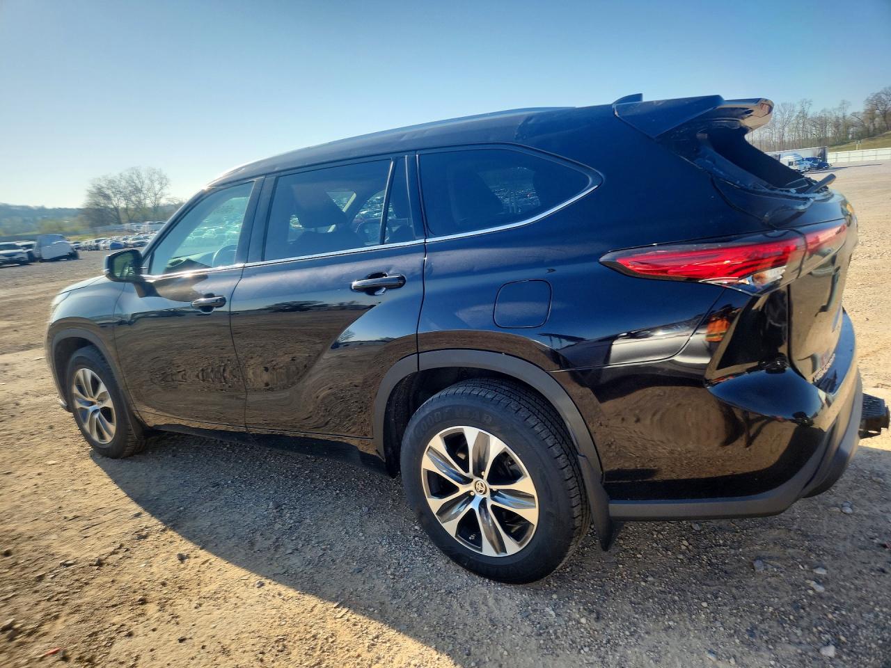 2021 TOYOTA HIGHLANDER photo 2